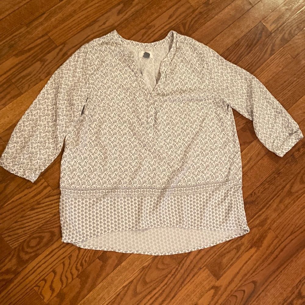 Old navy, size medium V-neck with buttons 3/4 sleeve, black white and gray